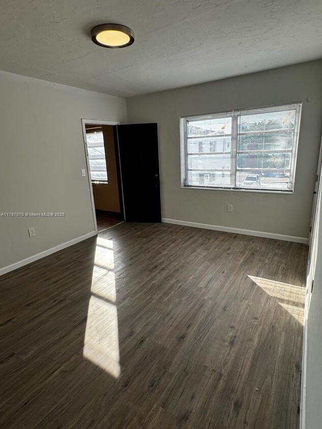 Foto principal - 531 SW 7th St