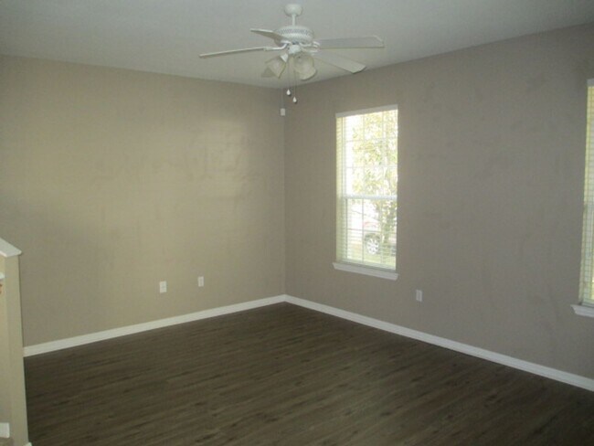 Building Photo - 3 Bed 2.5 Bath for rent in Harmony