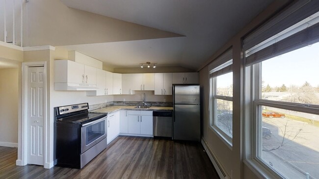 Building Photo - 7201-7201 Poplar Dr