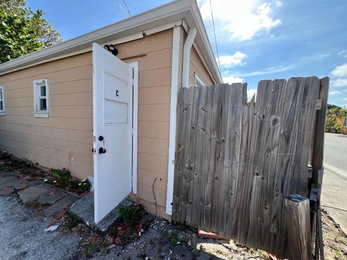 Photo - 701 N J ST - C