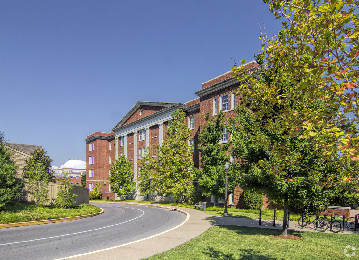Building Photo - Sutherland House