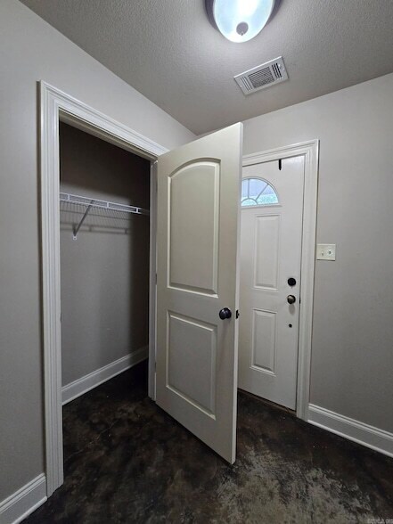 Foto del edificio - 203 N Bernis St