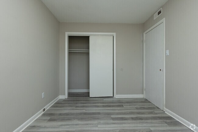 2 habitaciones, 1 baño, 780 pies cuadrados, renovado, dormitorio - Pine Lake Village - SMP
