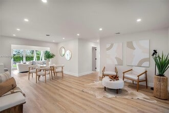 Building Photo - 2621 SW 19th St