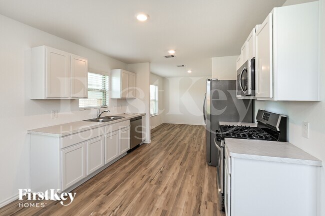 Building Photo - 302 Pickwick Gdns Ln