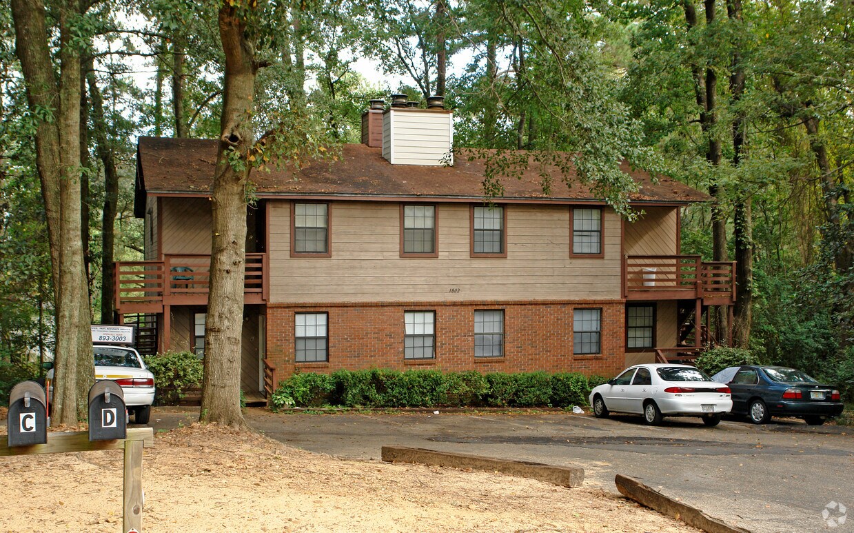 Building Photo - 1802 Sylvan Ct