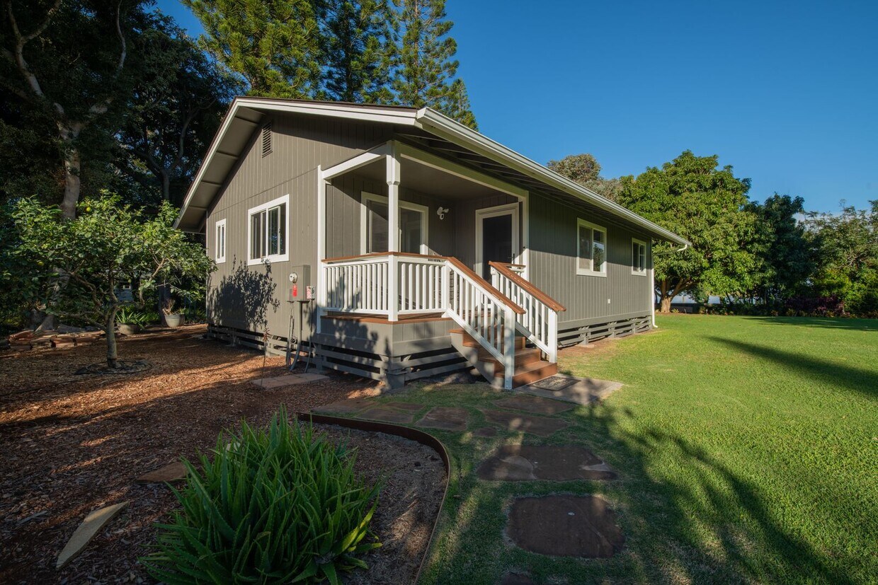 Primary Photo - Cottage on Makawao gated estate with 3 bed...
