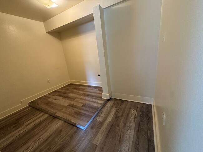 Foto del edificio - 5855 Clayton Dr