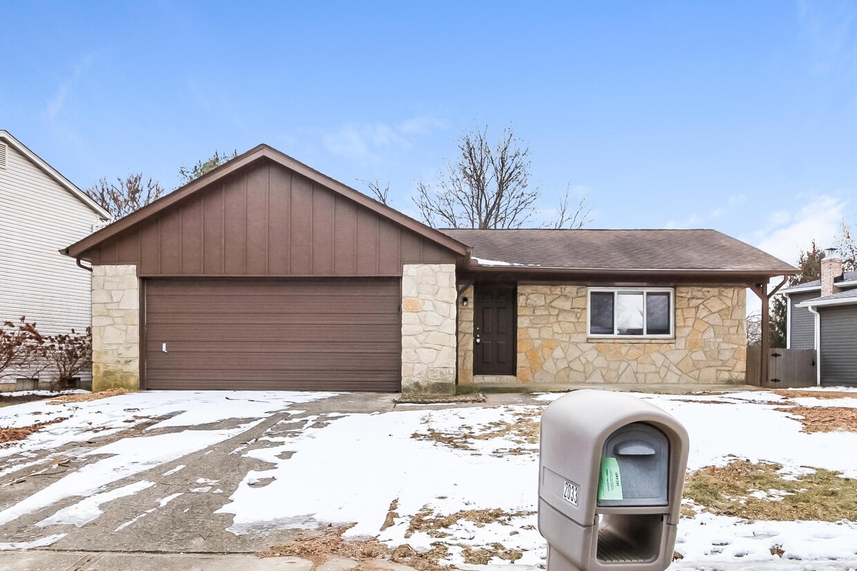 Primary Photo - 2033 Queensbridge Dr