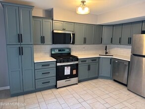 Building Photo - 105 Creek Rd