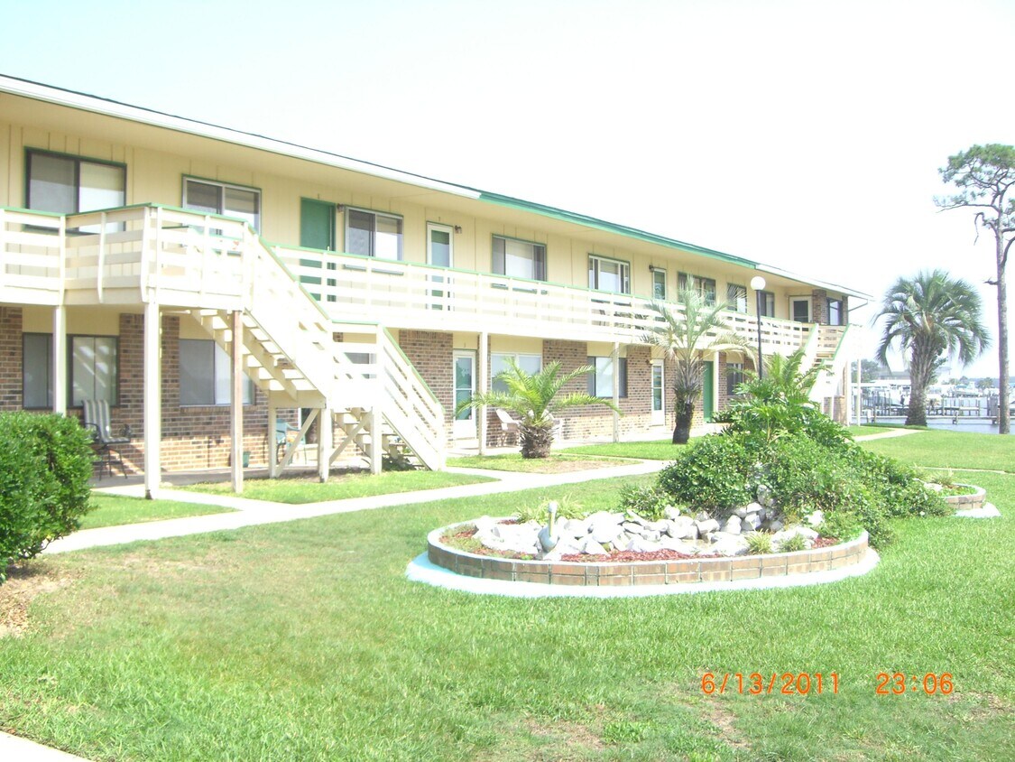 Primary Photo - 726 Eglin Pkwy NE