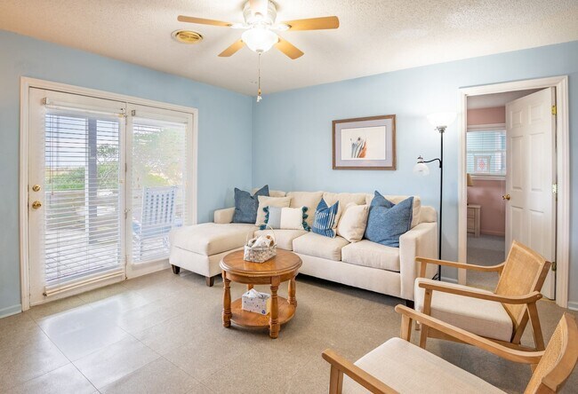 Building Photo - FURNISHED OFF-SEASON MONTHLY RENTAL-STARTI...