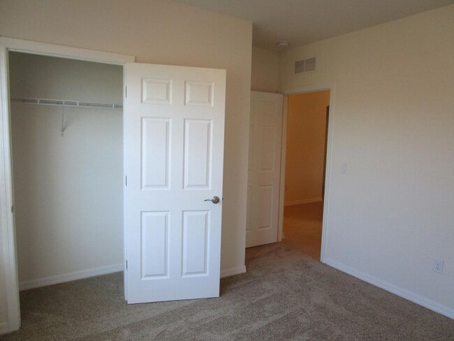 Building Photo - 913 SW 10th Pl