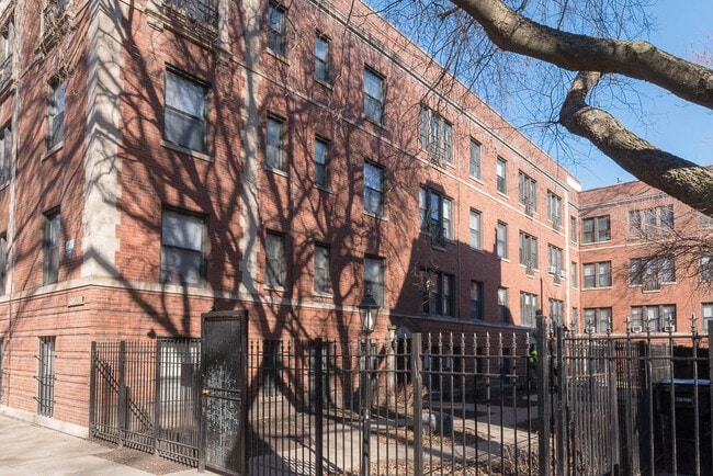 Building Photo - 1360 E 52nd St