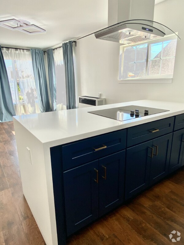 Harrington Apartments for Rent with Hardwood Floors Oakland, CA 1