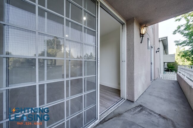 Building Photo - 15132 Magnolia Blvd
