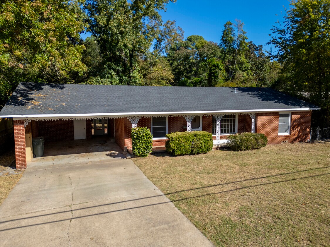 Foto principal - 2914 Tanglewood Dr