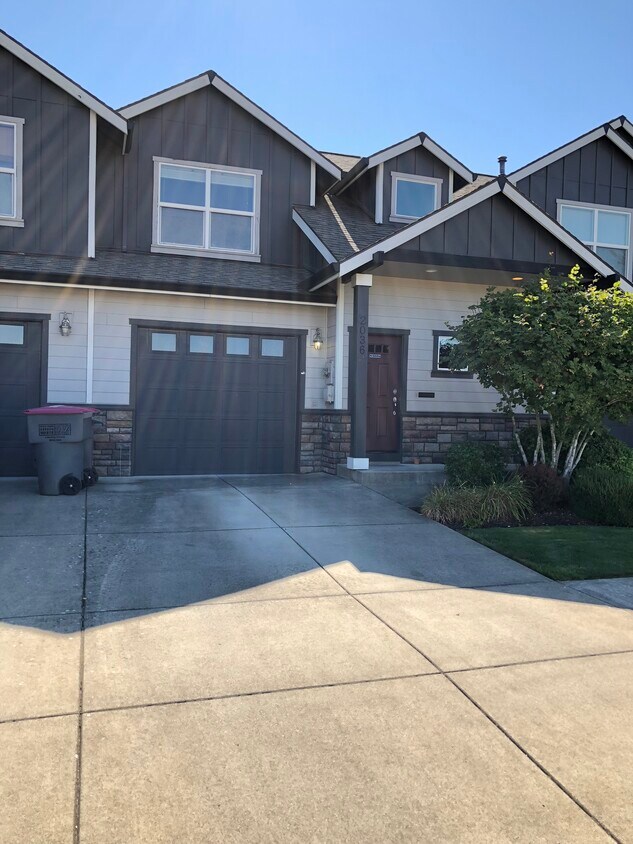 2068 NW Kale Way, McMinnville, OR 97128 Townhome Rentals in