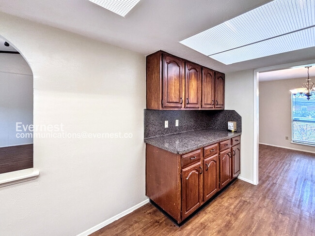 Foto del edificio - 5503 Canyon Forest Dr