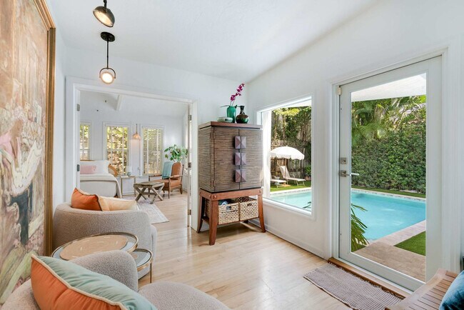 Foto del edificio - 4131 Lybyer Ave