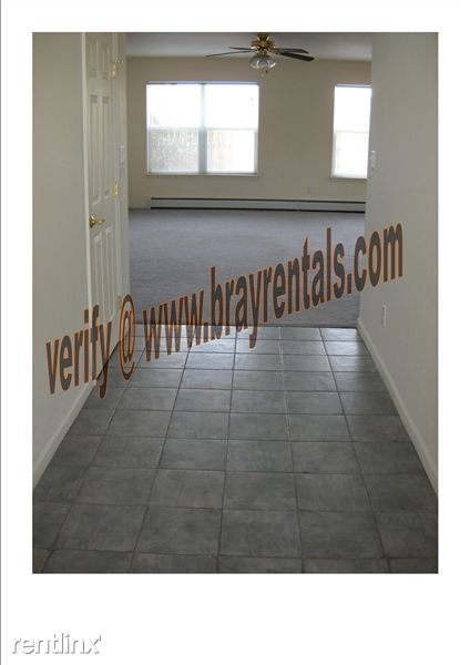 Building Photo - 701 1/2 Spanish Trail Dr