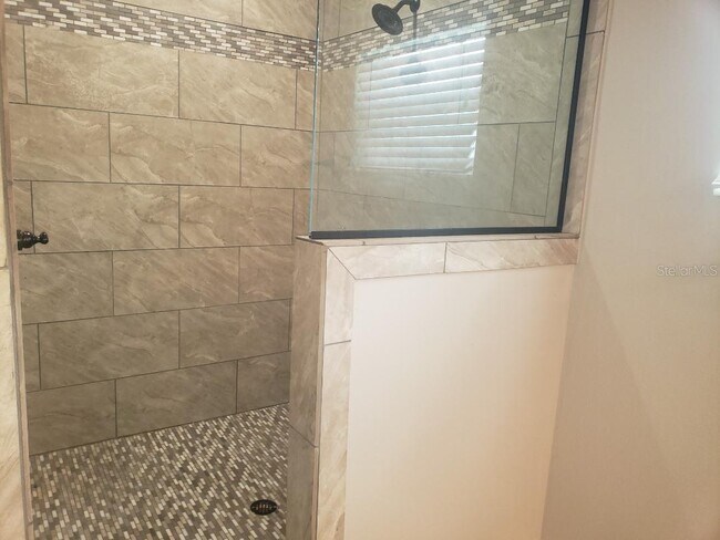 Building Photo - 643 Marion Oaks Trail