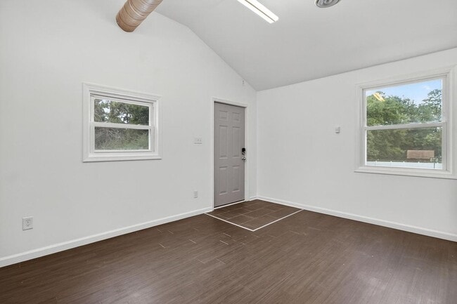 Foto del edificio - 837 Romney Ln