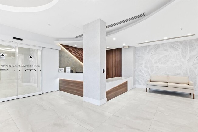 Building Photo - 3001 S Ocean Dr