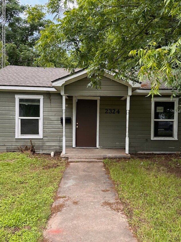 Primary Photo - 2324 Columbia St