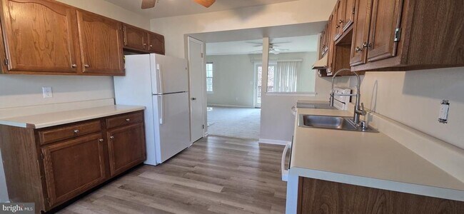 Foto del edificio - 7854 Kings Bench Pl