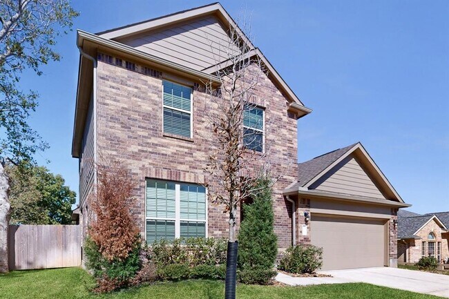 Building Photo - 515 Fantasy Ln