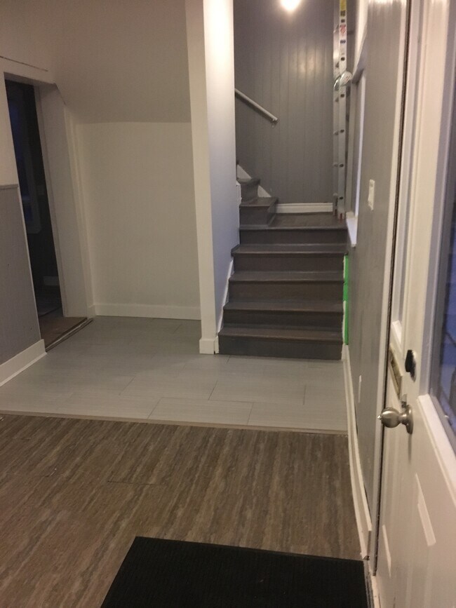 Mud room/foyer - 226 Victoria St S