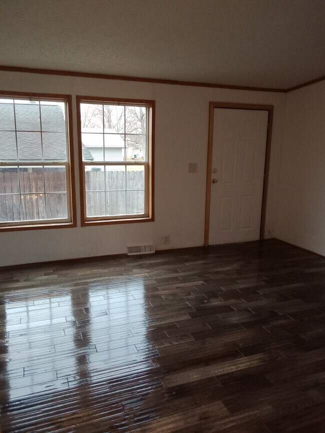 Amplia sala de estar - 64 Rosebud Ave
