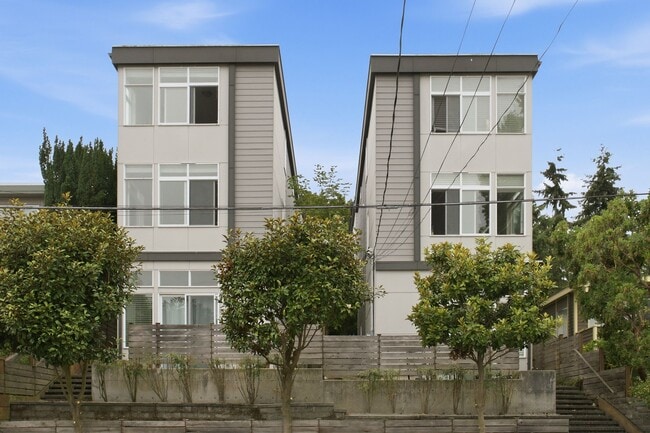 Building Photo - 3025 21st Ave W
