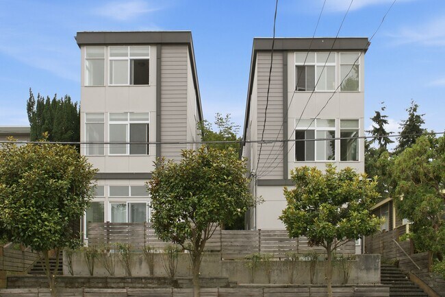 Building Photo - 3027 21st Ave W