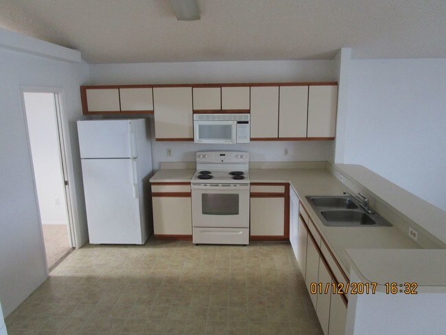 Building Photo - 3/2 Pool Home Available January 11th