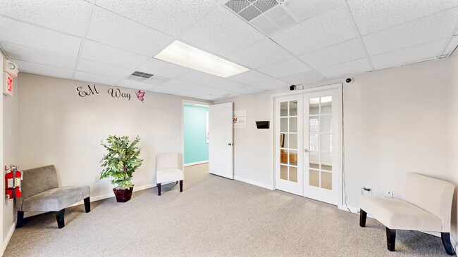 Building Photo - 383 W North St