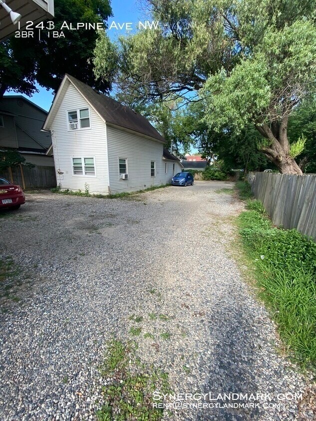 1241 Alpine Ave NW, Grand Rapids, MI 49504 House Rental in Grand