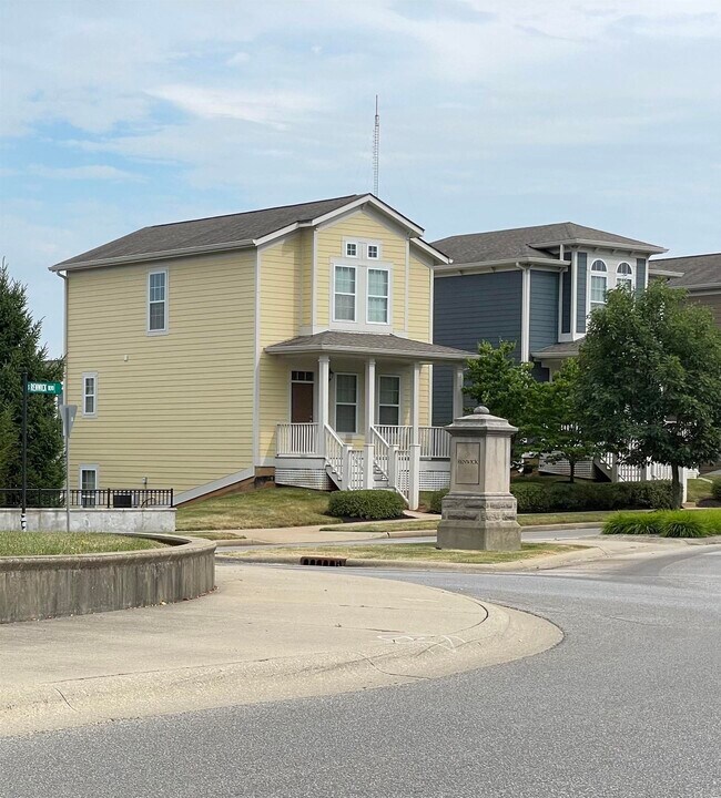 Building Photo - 1561 S Renwick Blvd