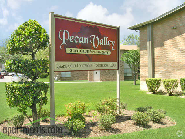 Entrada - Pecan Valley  Golf Apartments