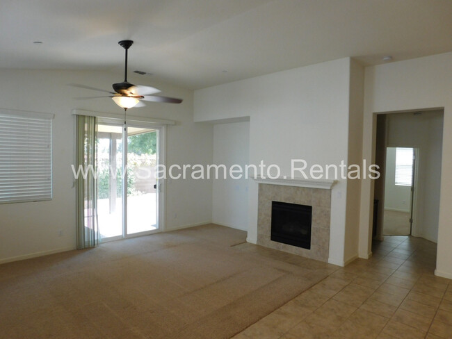 Foto del edificio - Wonderful Newer 3bd/2ba Elk Grove Home wit...