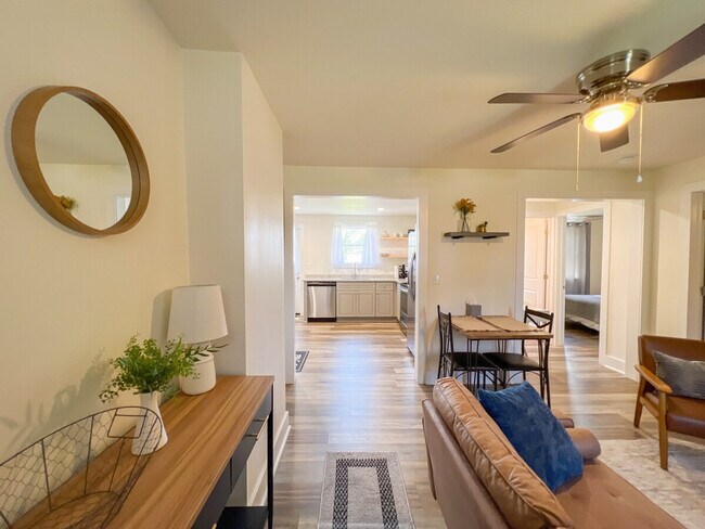 Foto del edificio - 401 Cedar Lane Rd