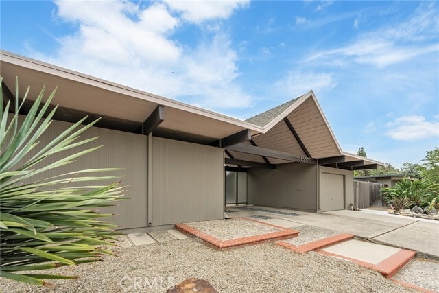 Building Photo - 5112 E Valencia Dr