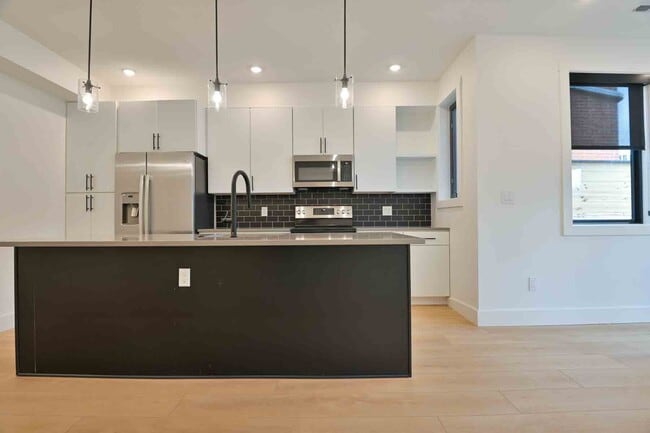 Building Photo - 2639 4th St NE