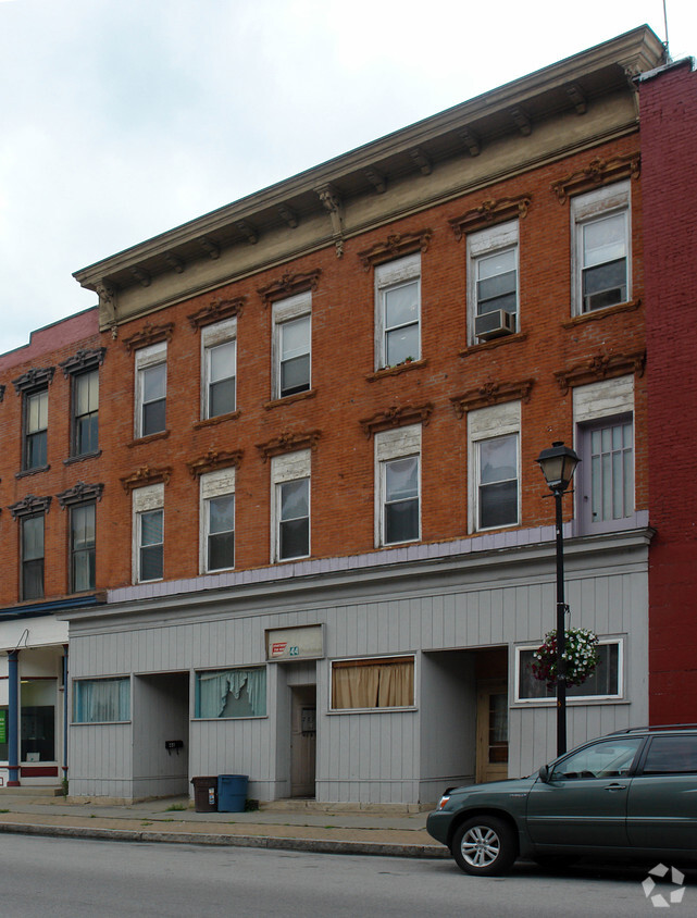 Building Photo - 44 Main St