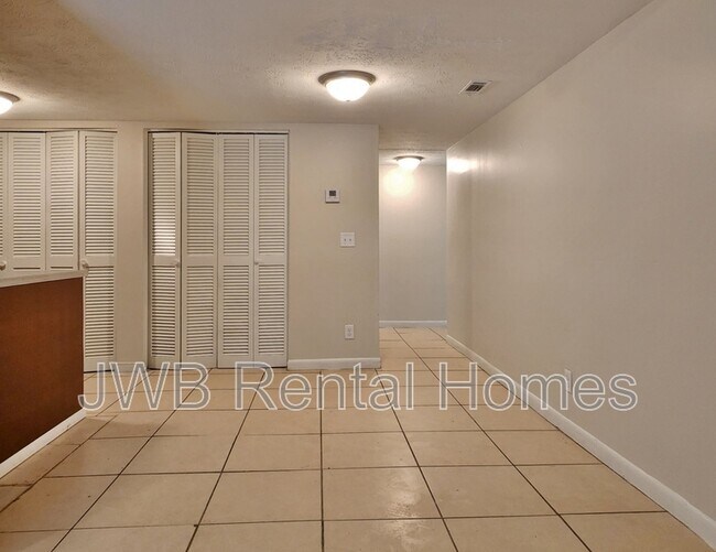 Foto del edificio - 851 Bert Rd