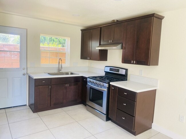 Building Photo - 2558 Lullaby Ln