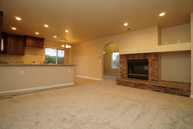 Building Photo - 1212 Chablis Cir