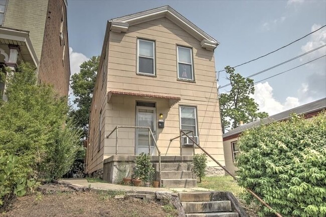 Building Photo - 1680 Blue Rock St