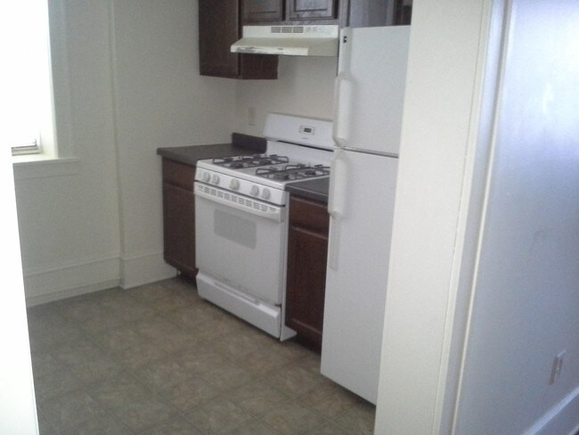 Foto del edificio - Forest Plaza Apartments